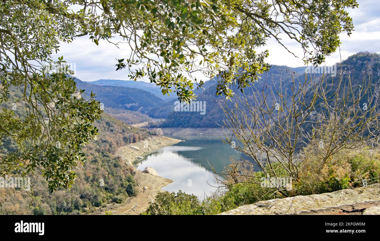 Pantano de Sau dans les régions de Vilanova de Sau, Osona et de la Selva, Río Ter, Barcelone, Catalunya, Espagne, Europe Banque D'Images