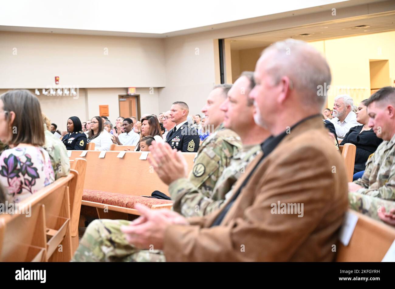 1st Sgt. Cérémonie de retraite Charles L. Johnson, 30th Brigade d'artillerie de défense aérienne, Bureau du Commandant de l'artillerie de défense aérienne, fort Sill, Oklahoma. 1st Sgt. Charles L. Johnson a pris sa retraite aujourd'hui après 20 années de service dans l'armée américaine. Sa présence en tant que soldat enrôla dans la communauté de la Défense aérienne est une présence qui ne sera pas bientôt oubliée. Johnson a passé plus de 8 ans en poste à fort Sill, Oklahoma, et a énormément contribué à la mission de défense aérienne en servant comme Sgt. De 1st pour l'artillerie de défense aérienne de 30th et en dirigeant des troupes vers des carrières d'excellence tout en servant Banque D'Images