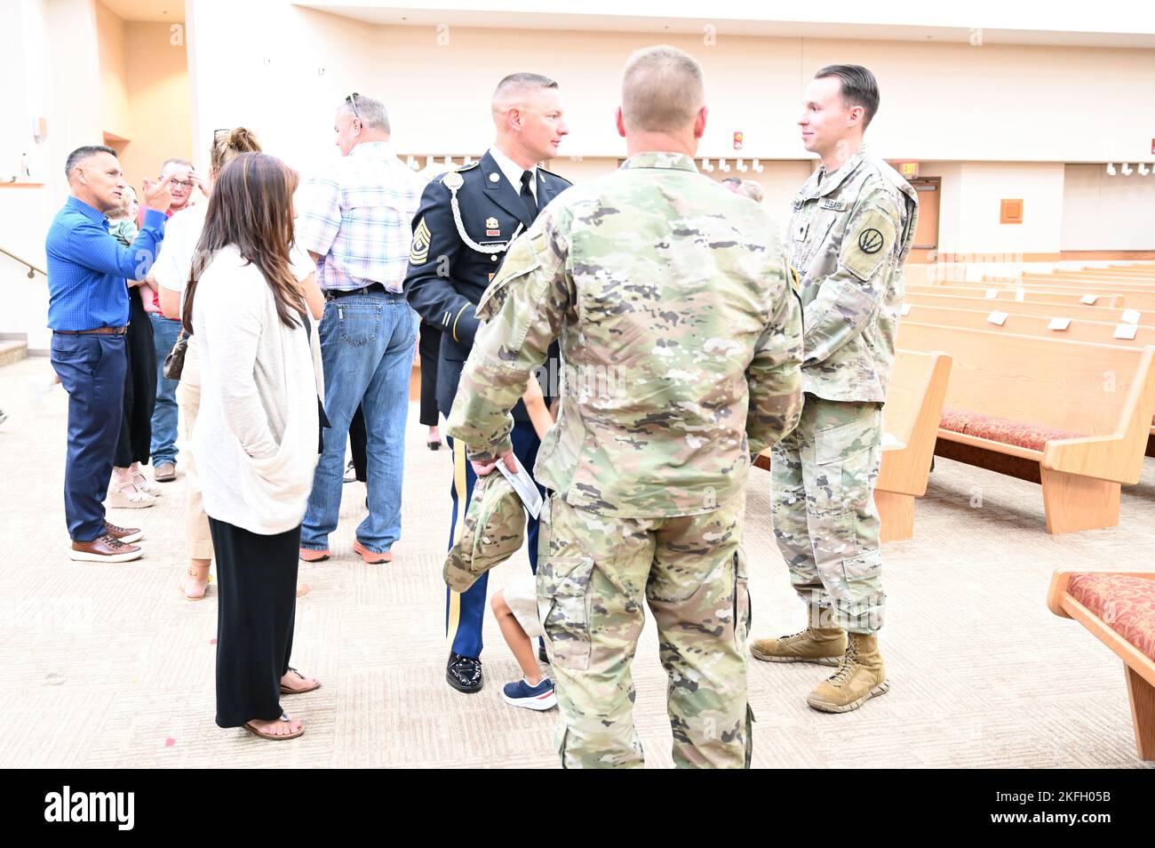 1st Sgt. Cérémonie de retraite Charles L. Johnson, 30th Brigade d'artillerie de défense aérienne, Bureau du Commandant de l'artillerie de défense aérienne, fort Sill, Oklahoma. 1st Sgt. Charles L. Johnson a pris sa retraite aujourd'hui après 20 années de service dans l'armée américaine. Sa présence en tant que soldat enrôla dans la communauté de la Défense aérienne est une présence qui ne sera pas bientôt oubliée. Johnson a passé plus de 8 ans en poste à fort Sill, Oklahoma, et a énormément contribué à la mission de défense aérienne en servant comme Sgt. De 1st pour l'artillerie de défense aérienne de 30th et en dirigeant des troupes vers des carrières d'excellence tout en servant Banque D'Images