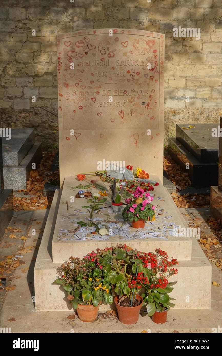 Cimetière Montparnasse, Grab Jean-Paul Sartre und Simone de Beauvoir // Cimetière Montparnasse, tombe Jean-Paul Sartre et Simon Banque D'Images