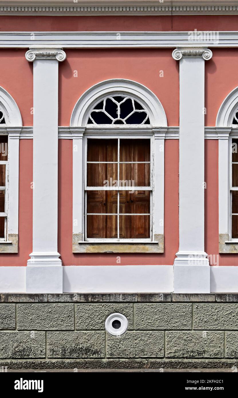 PETROPOLIS, RIO DE JANEIRO, BRÉSIL - 28 octobre 2022 : fenêtre du Musée impérial Banque D'Images