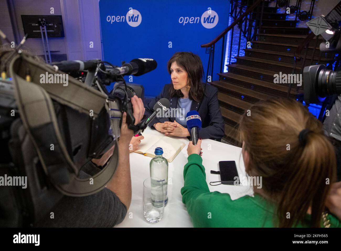 Alexia Bertrand photographiée lors d'une conférence de presse concernant la nomination d'un nouveau secrétaire d'État au budget et à la protection des consommateurs au bureau d'Open VLD, vendredi 18 novembre 2022, à Bruxelles. BELGA PHOTO NICOLAS MATERLINCK Banque D'Images