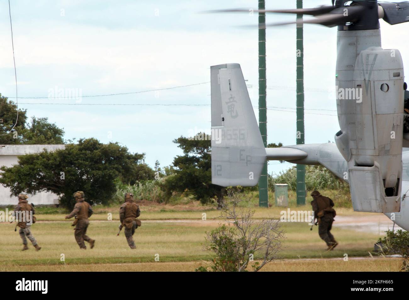 Tokunoshima, Japon. 18th novembre 2022. L'Osprey MV-22 des Marines américaines atterrit lors de l'exercice militaire conjoint américain et japonais « Keen Sword 23 » sur l'île de Tokunoshima, préfecture de Kagoshima, au Japon, sur 18 novembre 2022. Photo par Keizo Mori/UPI crédit: UPI/Alay Live News Banque D'Images