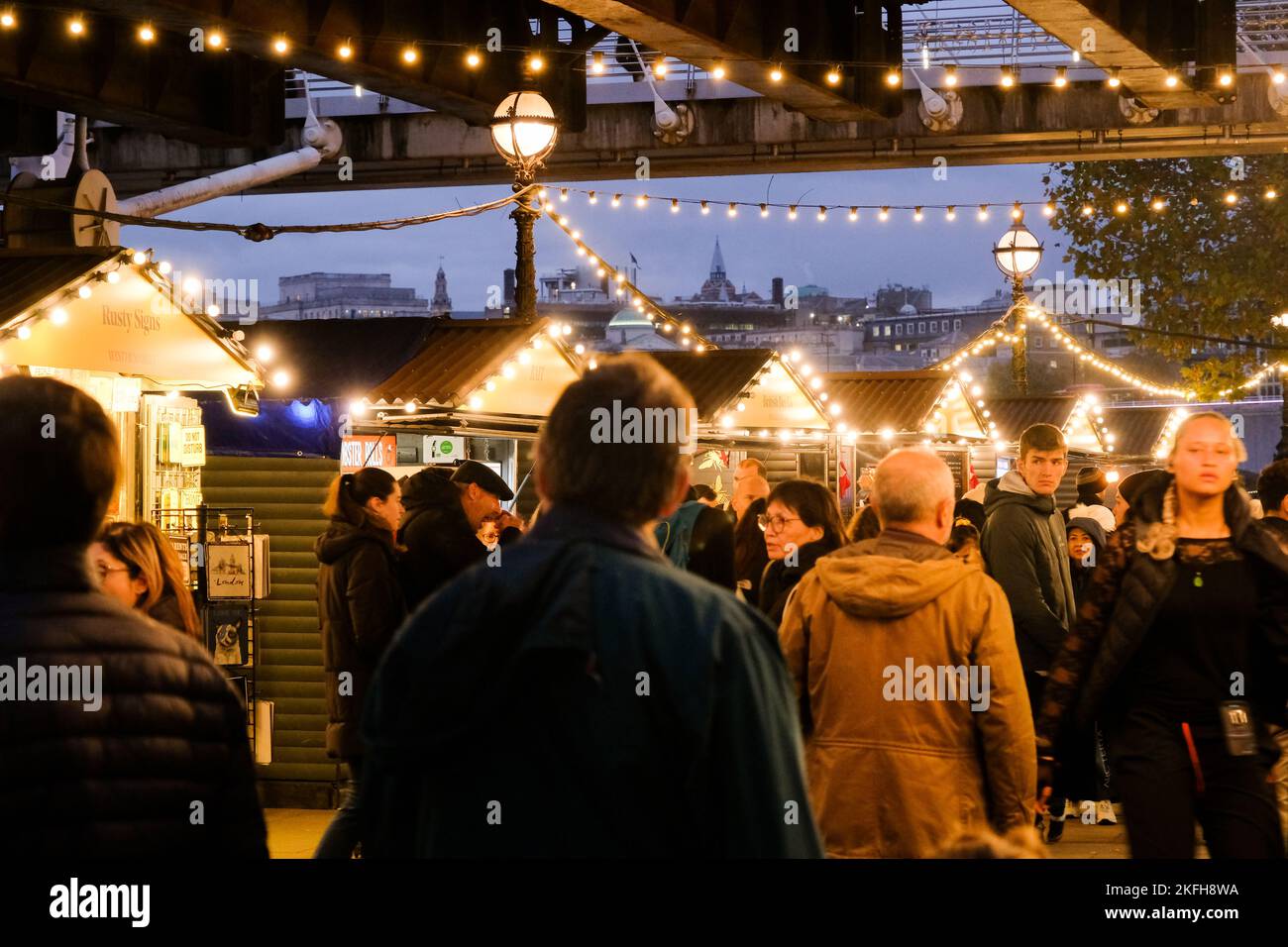 South Bank, Londres, Royaume-Uni. 18th novembre 2022. Illuminations de Noël sur South Bank, Londres. Crédit : Matthew Chattle/Alay Live News Banque D'Images