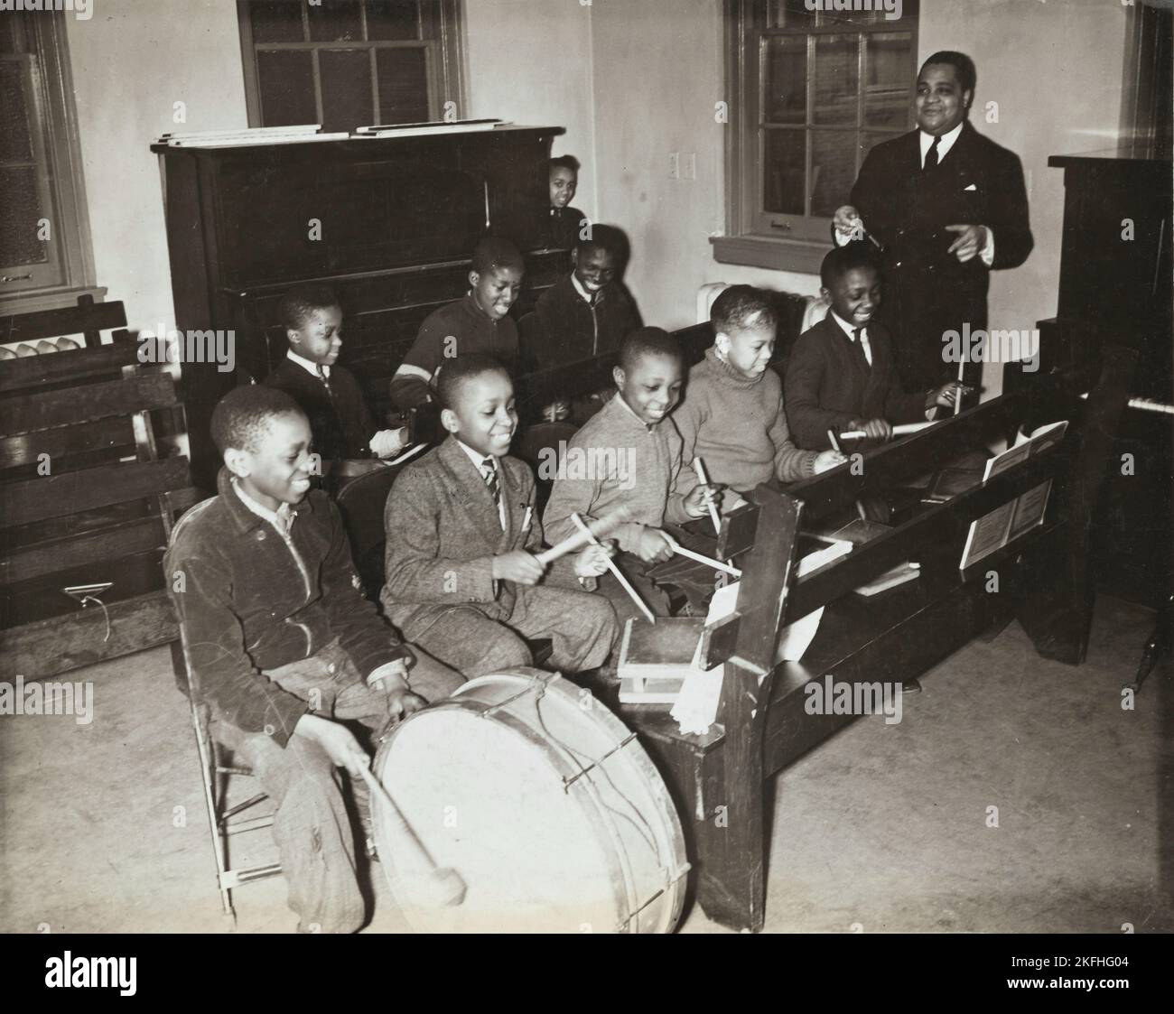 Cours de tambour pour enfants, Central Manhattan Music School, 1938. Banque D'Images