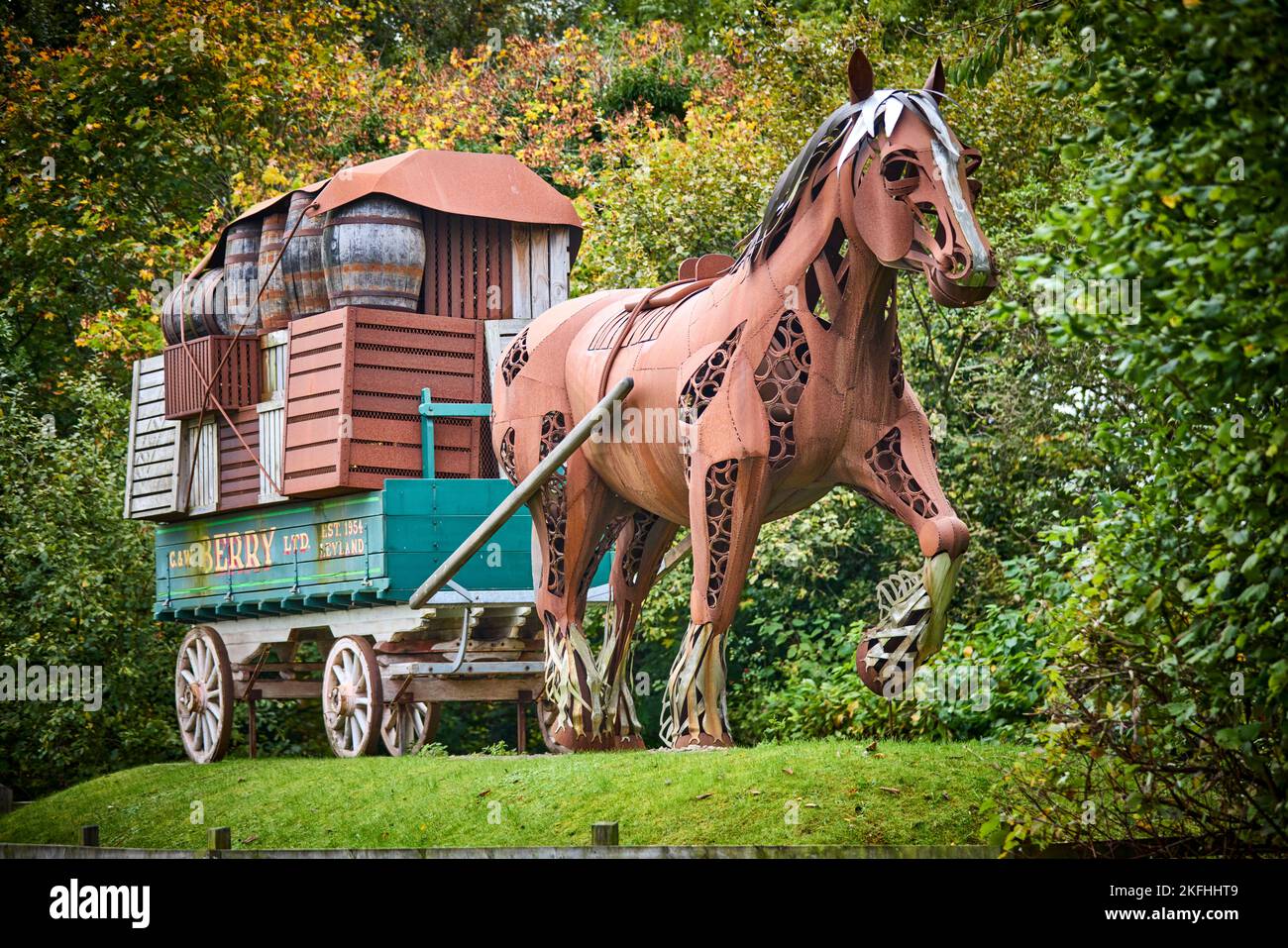 Ville de Leyland dans le sud du Ribble et comté du Lancashire, Angleterre. Sculpture de Leyland Bobby The Iron Horse C&W Berry: Constructeurs marchands Banque D'Images