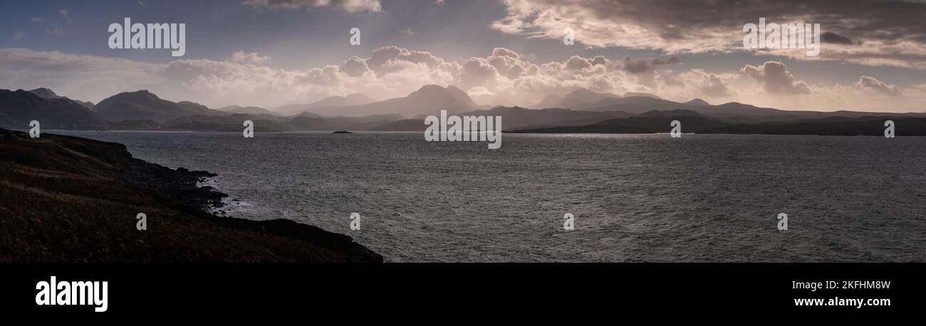 Les montagnes de l'île de Skye en silhouette, Écosse Banque D'Images