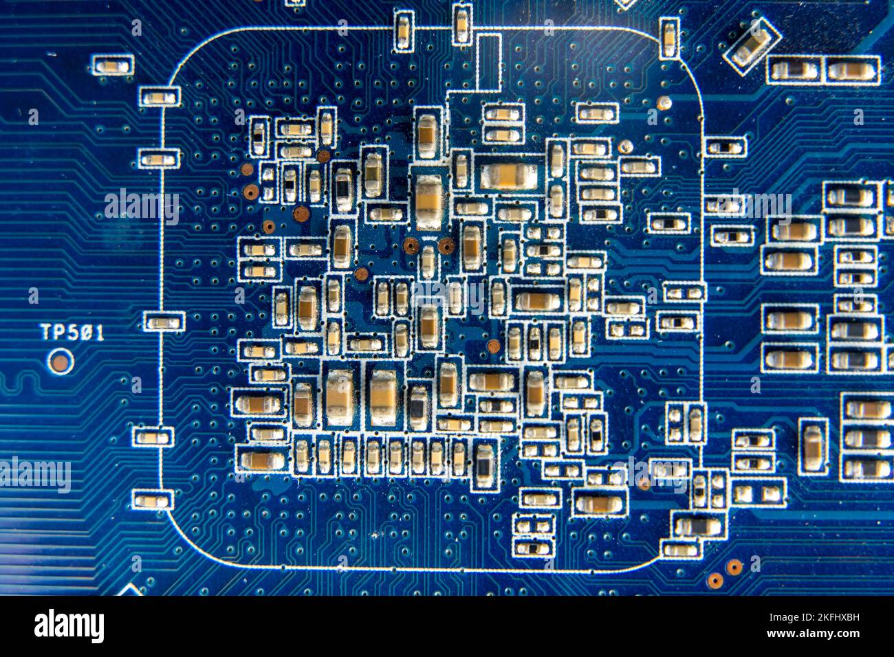 résistances sur la carte de circuit imprimé bleue. pcb Banque D'Images