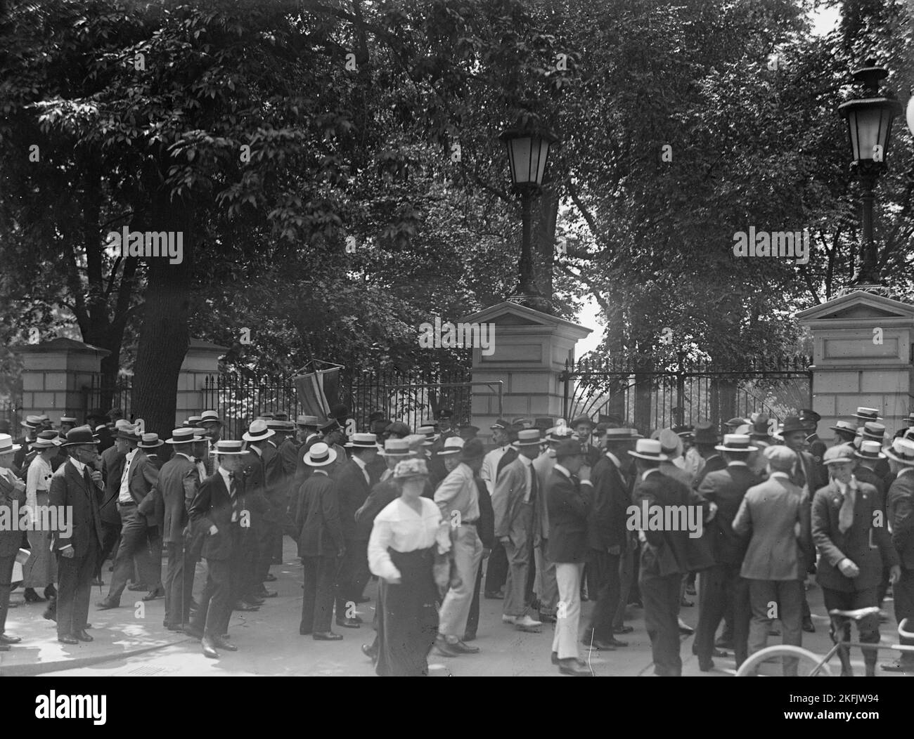 Femme au suffrage - Riot à la porte de la Maison Blanche, 1917. Banque D'Images