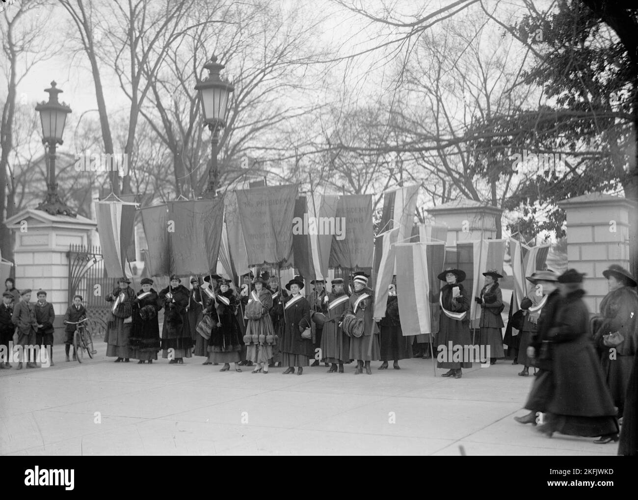 Femme au suffrage - Pickets à la Maison Blanche, 1917. Banque D'Images