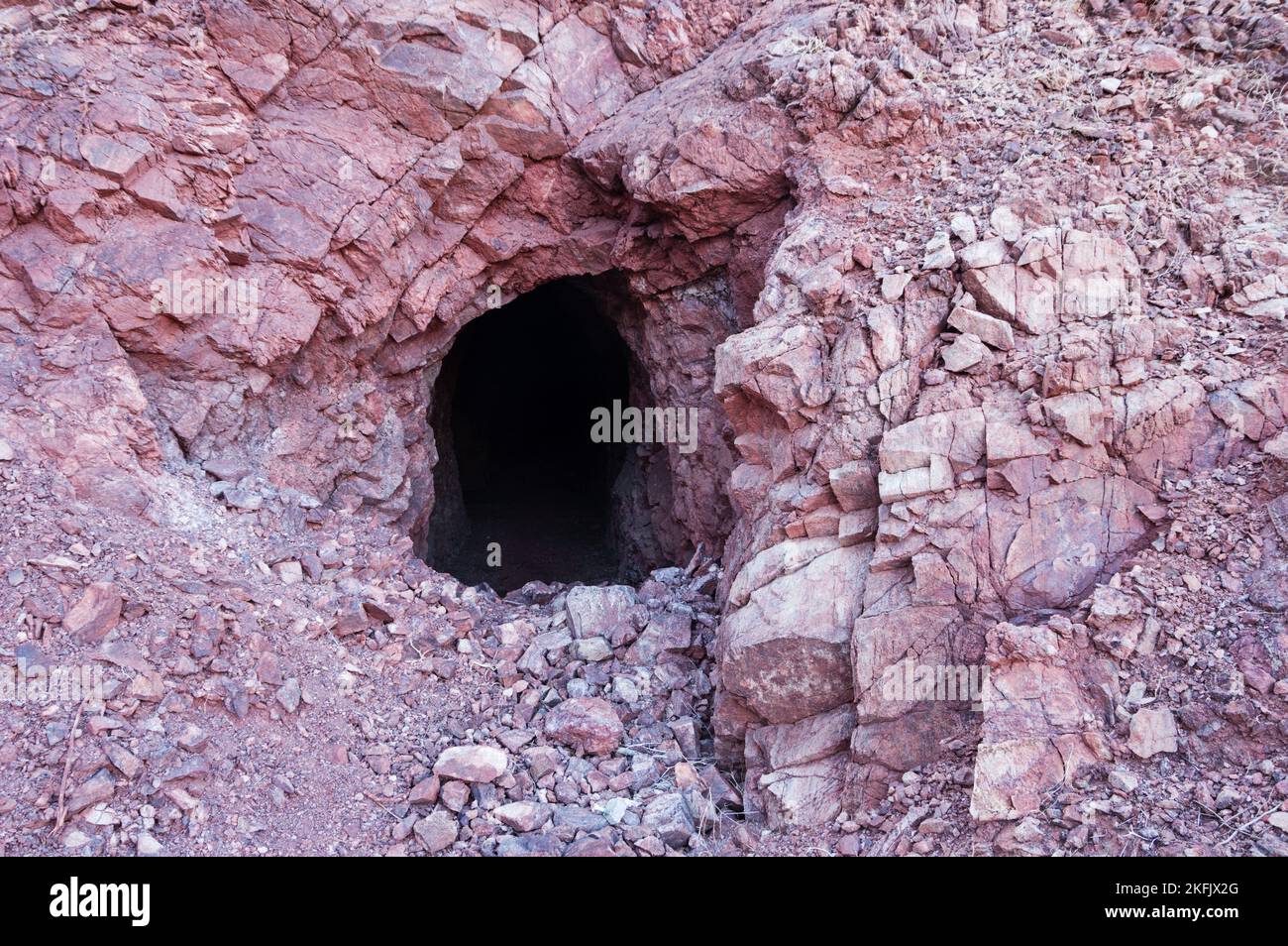 Ancienne entrée de la mine dans les montagnes de l'aiguille de l'Arizona Banque D'Images