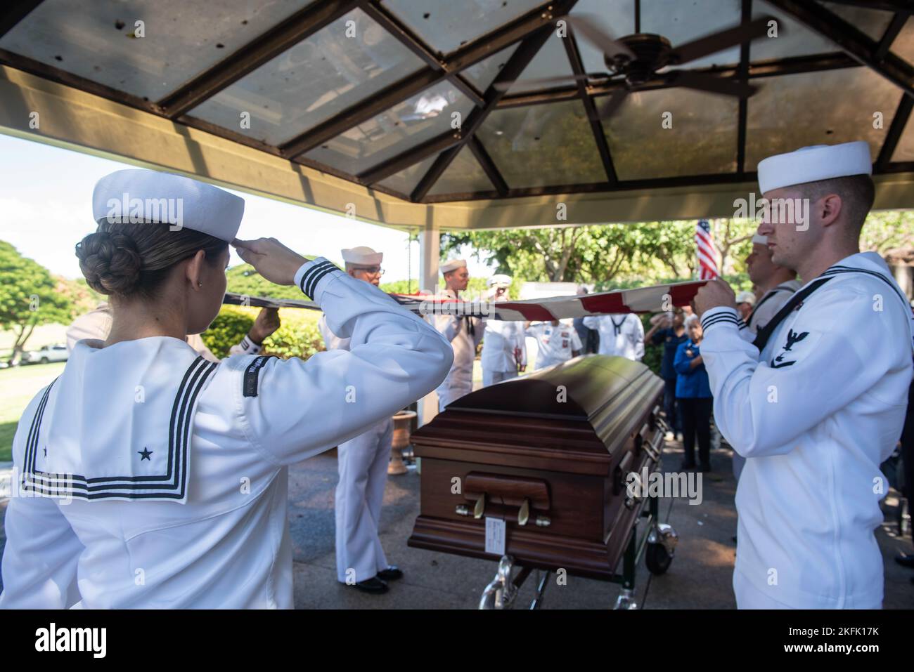 Matelot de la Kriegsmarine en tenue blanche avec sifflet