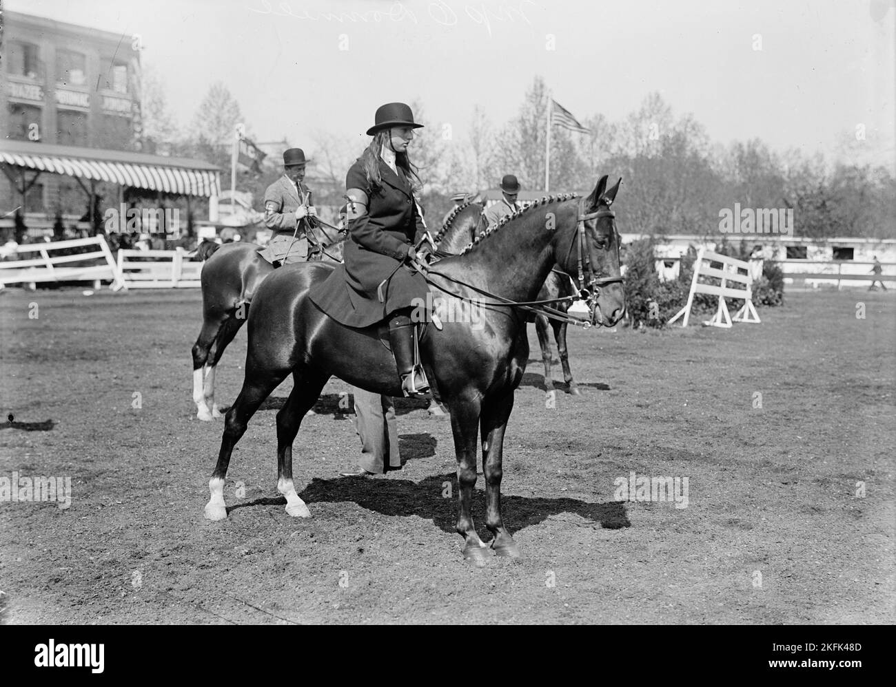 Spectacles de chevaux - Mme O'Donnell, montée, 1914. Banque D'Images