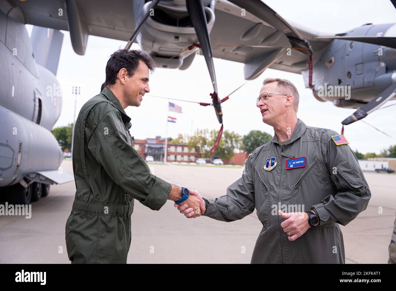 Le général de division de l'armée américaine Levon Compton, adjudant
