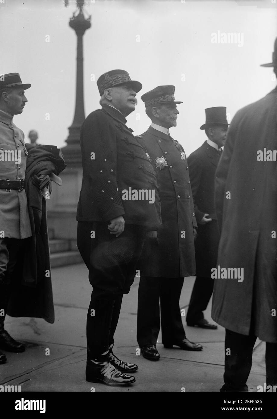 Commission française aux États-Unis Joffre, Joseph Jacques Cesare, Maréchal de France, 1916; Chochefrat, Vice-amiral, Marine française, 1917. Banque D'Images