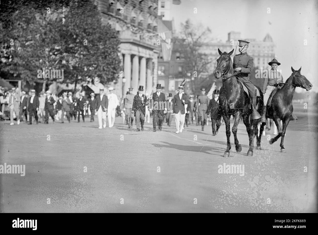 Pré-parade - Columbus; Gude; Harts; Wilson; Grayson; Non identifié; Alex; Wolf, 1917. Banque D'Images