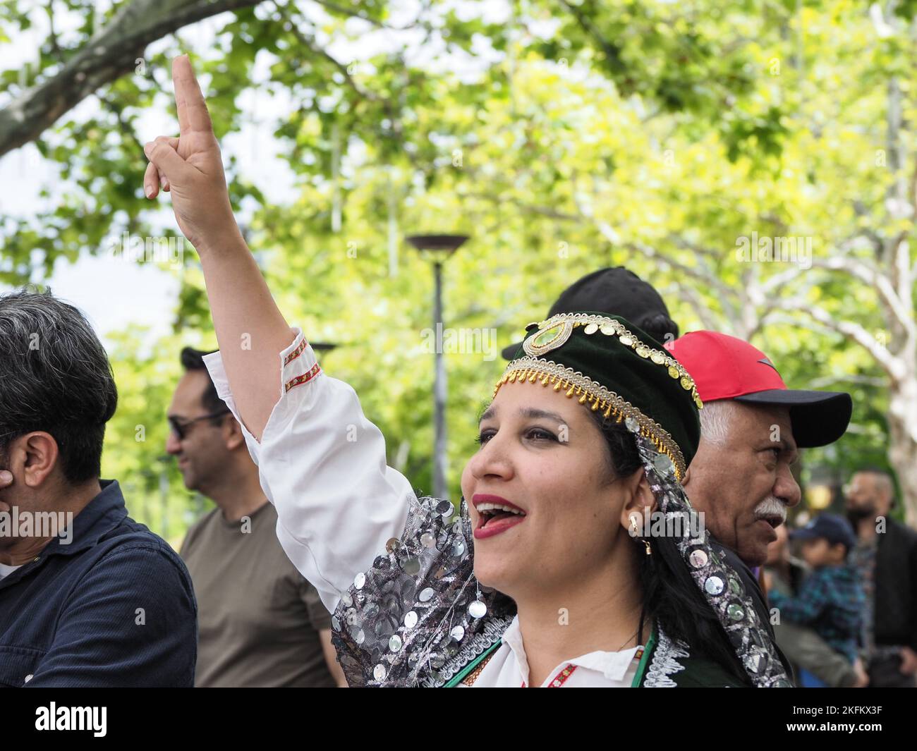 Environ 200 membres de la communauté iranienne et sympathisants se sont réunis à Canberra pour manifester leur solidarité avec la révolution iranienne en cours sur l'Australie, Canberra, 18 novembre 2023. Anniversaire du "massacre silencieux" en novembre 2019. Nous savons maintenant qu'environ 1500 manifestants ont été assassinés par le régime dans ce massacre et le nombre de morts jusqu'à présent dans le soulèvement actuel est de 402, dont 58 enfants. Banque D'Images