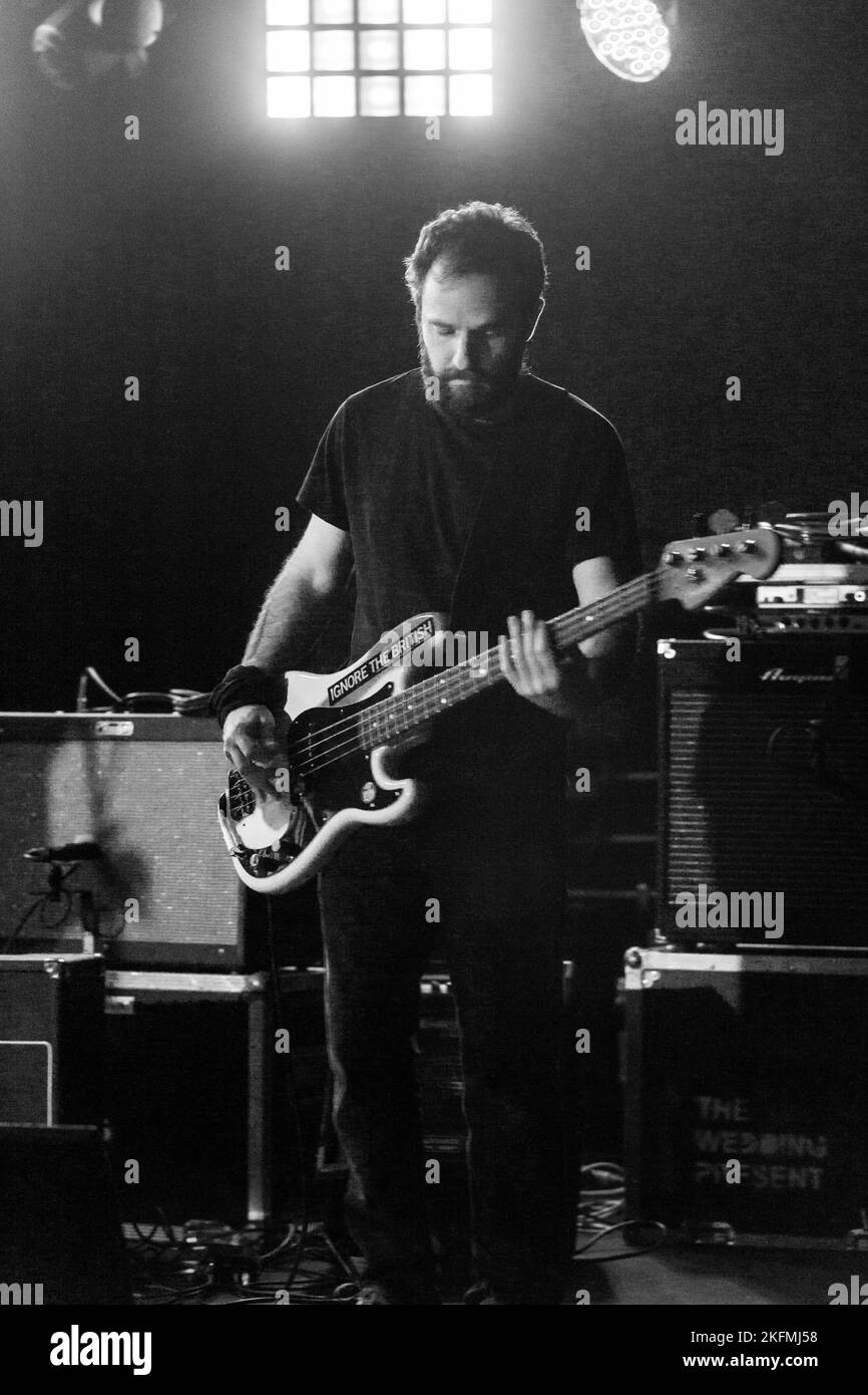 Melys - bassiste - en concert à l'Aquarium, Lowestoft, Suffolk - le 9 décembre 2016 Banque D'Images