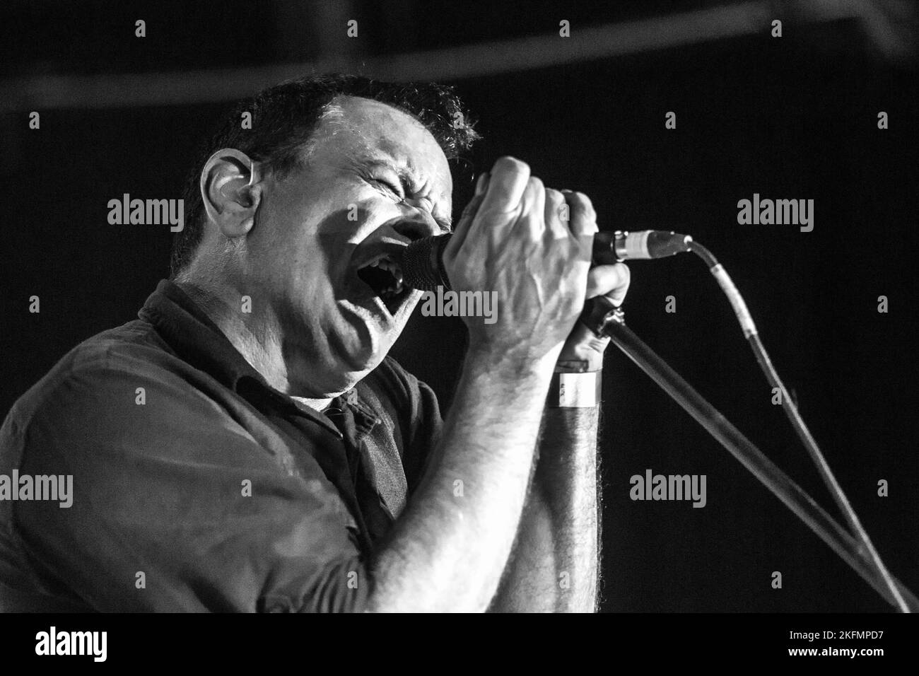 David Gedge chanteur avec le cadeau de mariage - en concert à l'Aquarium, Lowestoft, Suffolk - le 9 décembre 2016 Banque D'Images David Gedge chanteur avec le cadeau de mariage - en concert à l'Aquarium, Lowestoft, Suffolk - le 9 décembre 2016 Banque D'Images