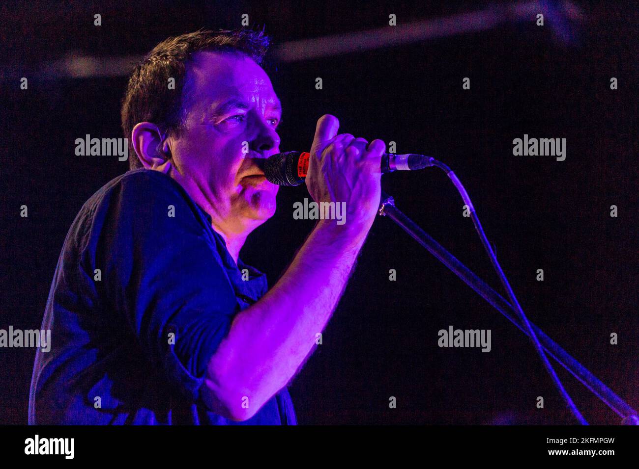 David Gedge chanteur avec le cadeau de mariage - en concert à l'Aquarium, Lowestoft, Suffolk - le 9 décembre 2016 Banque D'Images David Gedge chanteur avec le cadeau de mariage - en concert à l'Aquarium, Lowestoft, Suffolk - le 9 décembre 2016 Banque D'Images