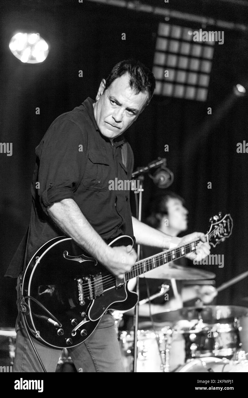 David Gedge chanteur avec le cadeau de mariage - en concert à l'Aquarium, Lowestoft, Suffolk - le 9 décembre 2016 Banque D'Images David Gedge chanteur avec le cadeau de mariage - en concert à l'Aquarium, Lowestoft, Suffolk - le 9 décembre 2016 Banque D'Images
