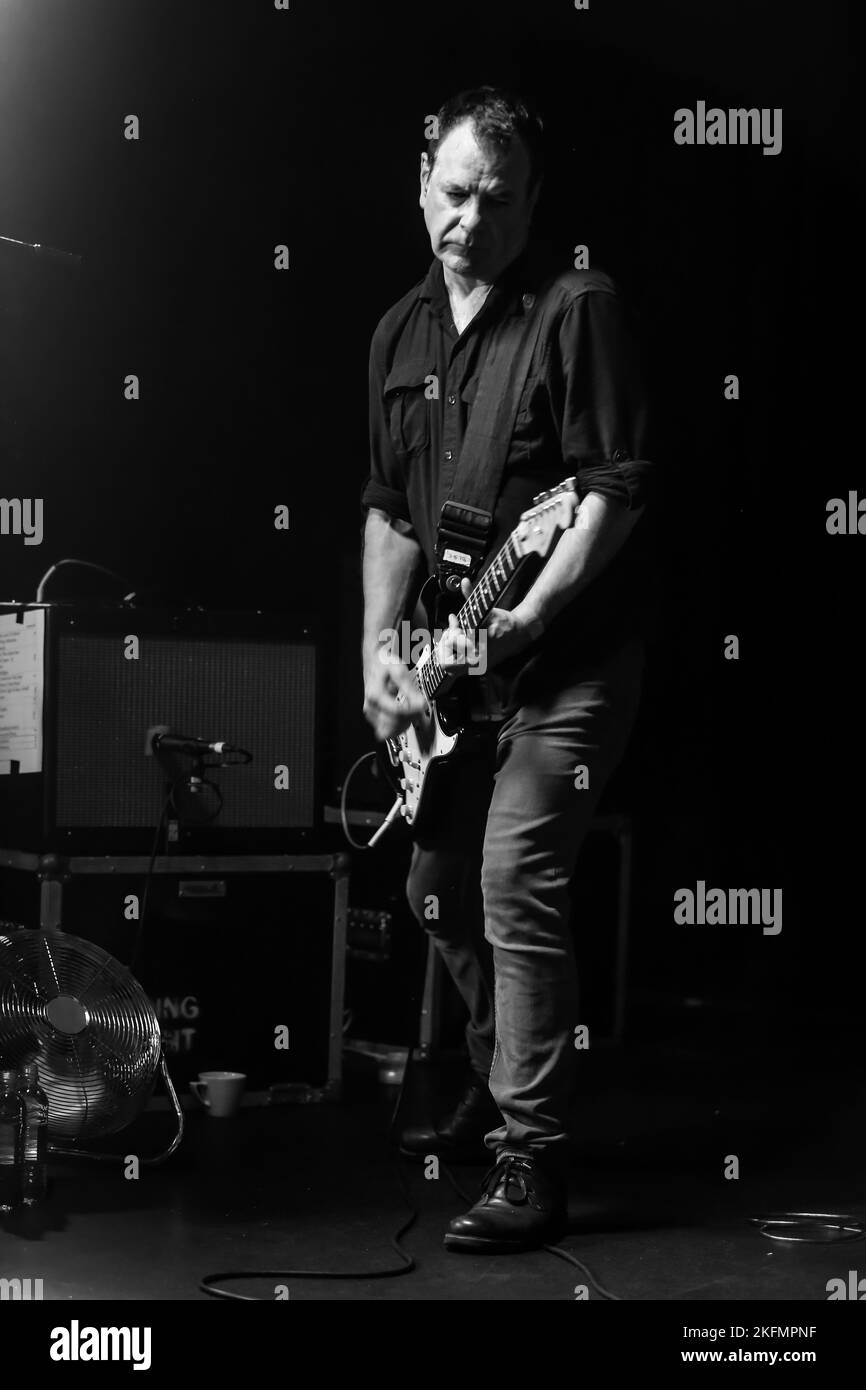 David Gedge chanteur avec le cadeau de mariage - en concert à l'Aquarium, Lowestoft, Suffolk - le 9 décembre 2016 Banque D'Images David Gedge chanteur avec le cadeau de mariage - en concert à l'Aquarium, Lowestoft, Suffolk - le 9 décembre 2016 Banque D'Images