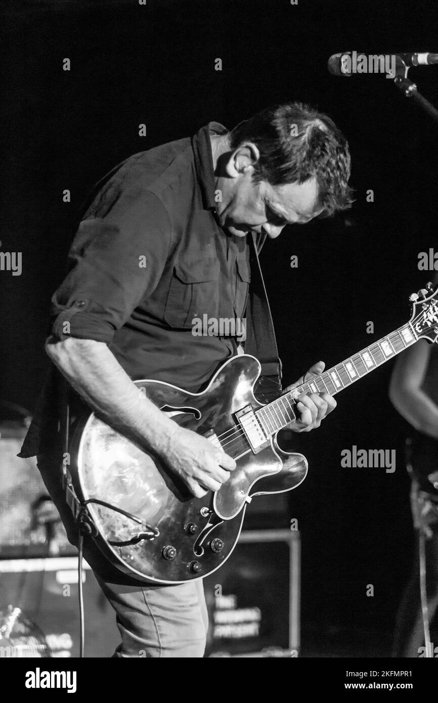 David Gedge chanteur avec le cadeau de mariage - en concert à l'Aquarium, Lowestoft, Suffolk - le 9 décembre 2016 Banque D'Images David Gedge chanteur avec le cadeau de mariage - en concert à l'Aquarium, Lowestoft, Suffolk - le 9 décembre 2016 Banque D'Images