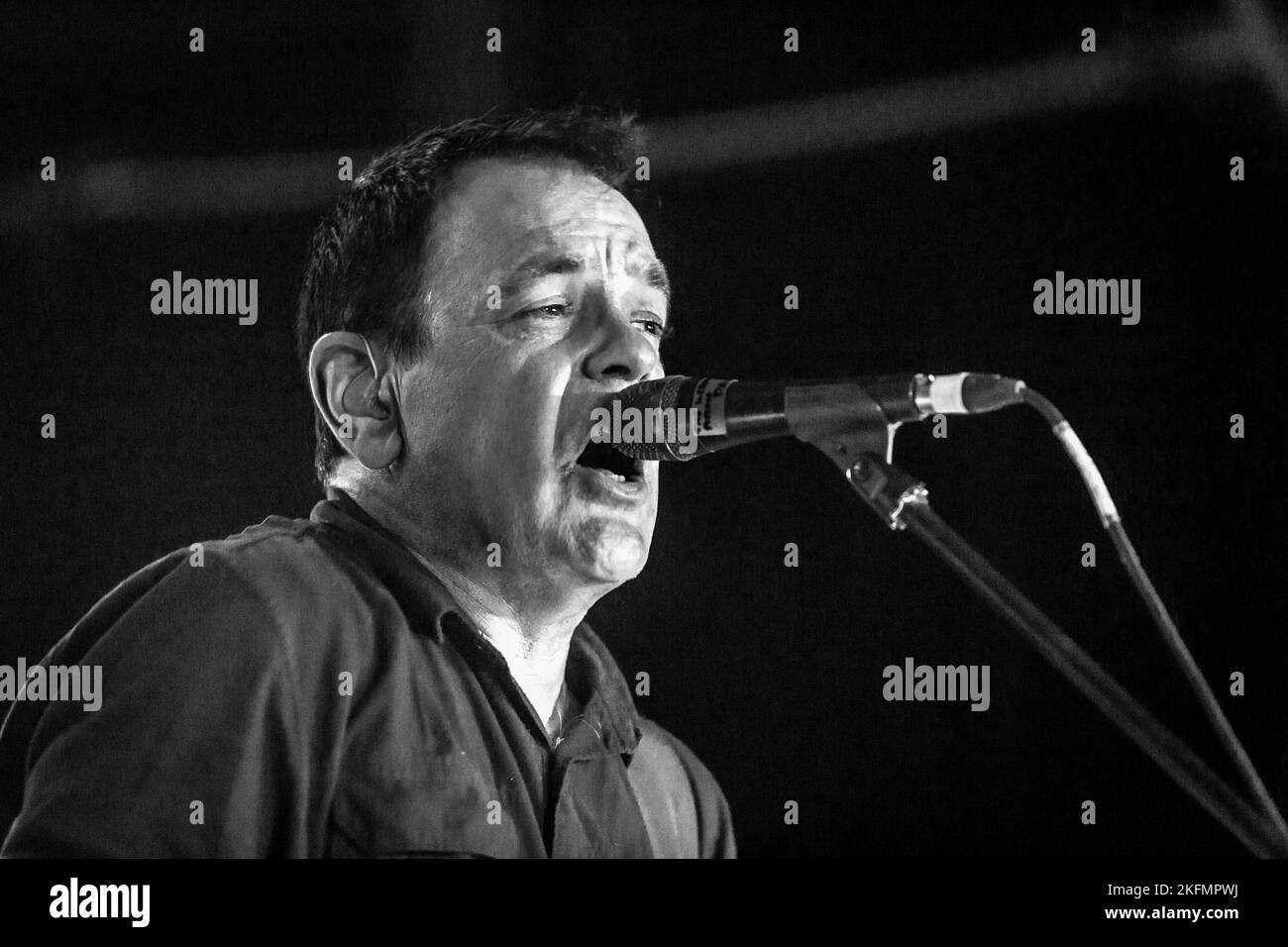 David Gedge chanteur avec le cadeau de mariage - en concert à l'Aquarium, Lowestoft, Suffolk - le 9 décembre 2016 Banque D'Images David Gedge chanteur avec le cadeau de mariage - en concert à l'Aquarium, Lowestoft, Suffolk - le 9 décembre 2016 Banque D'Images