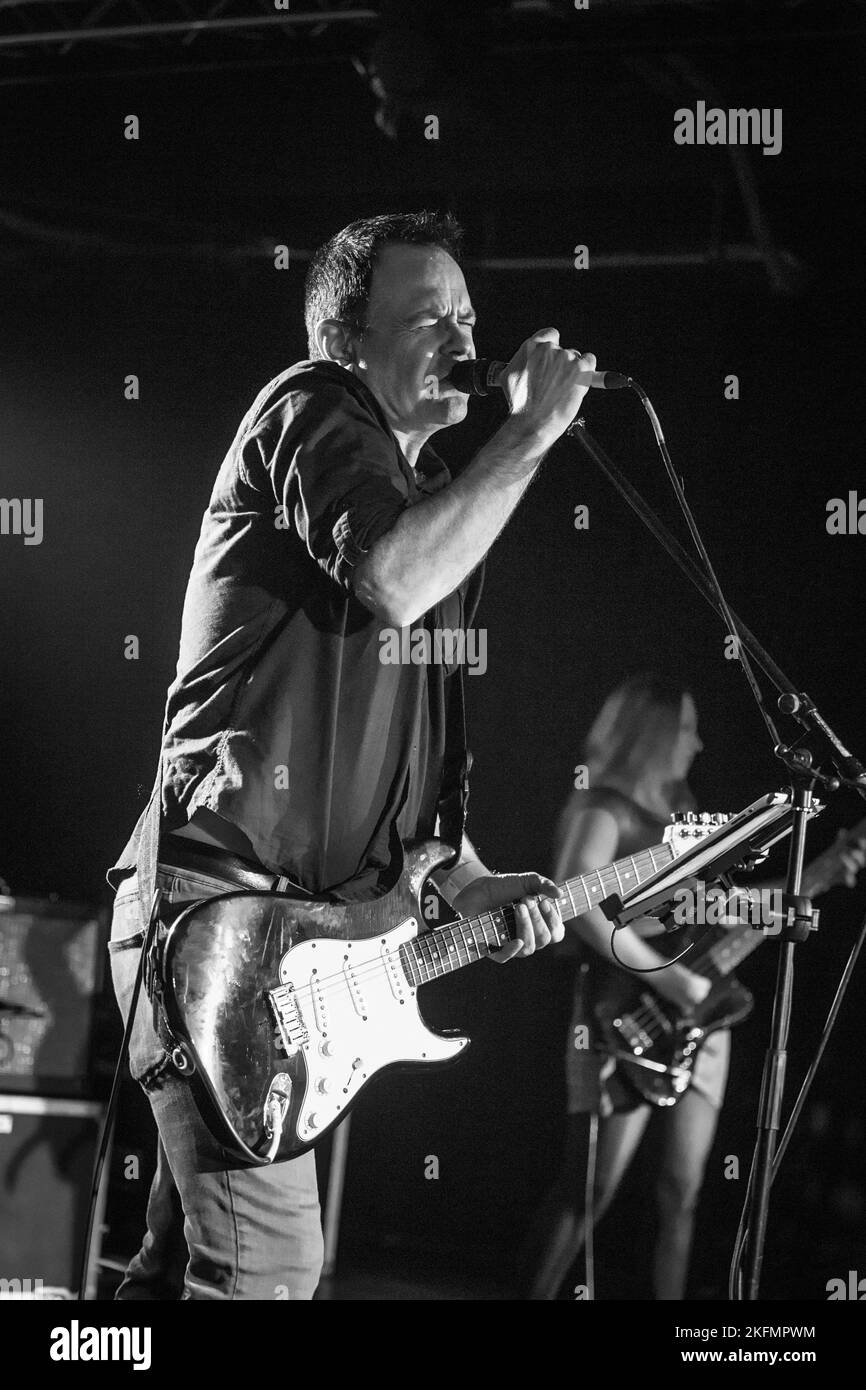 David Gedge chanteur avec le cadeau de mariage - en concert à l'Aquarium, Lowestoft, Suffolk - le 9 décembre 2016 Banque D'Images David Gedge chanteur avec le cadeau de mariage - en concert à l'Aquarium, Lowestoft, Suffolk - le 9 décembre 2016 Banque D'Images