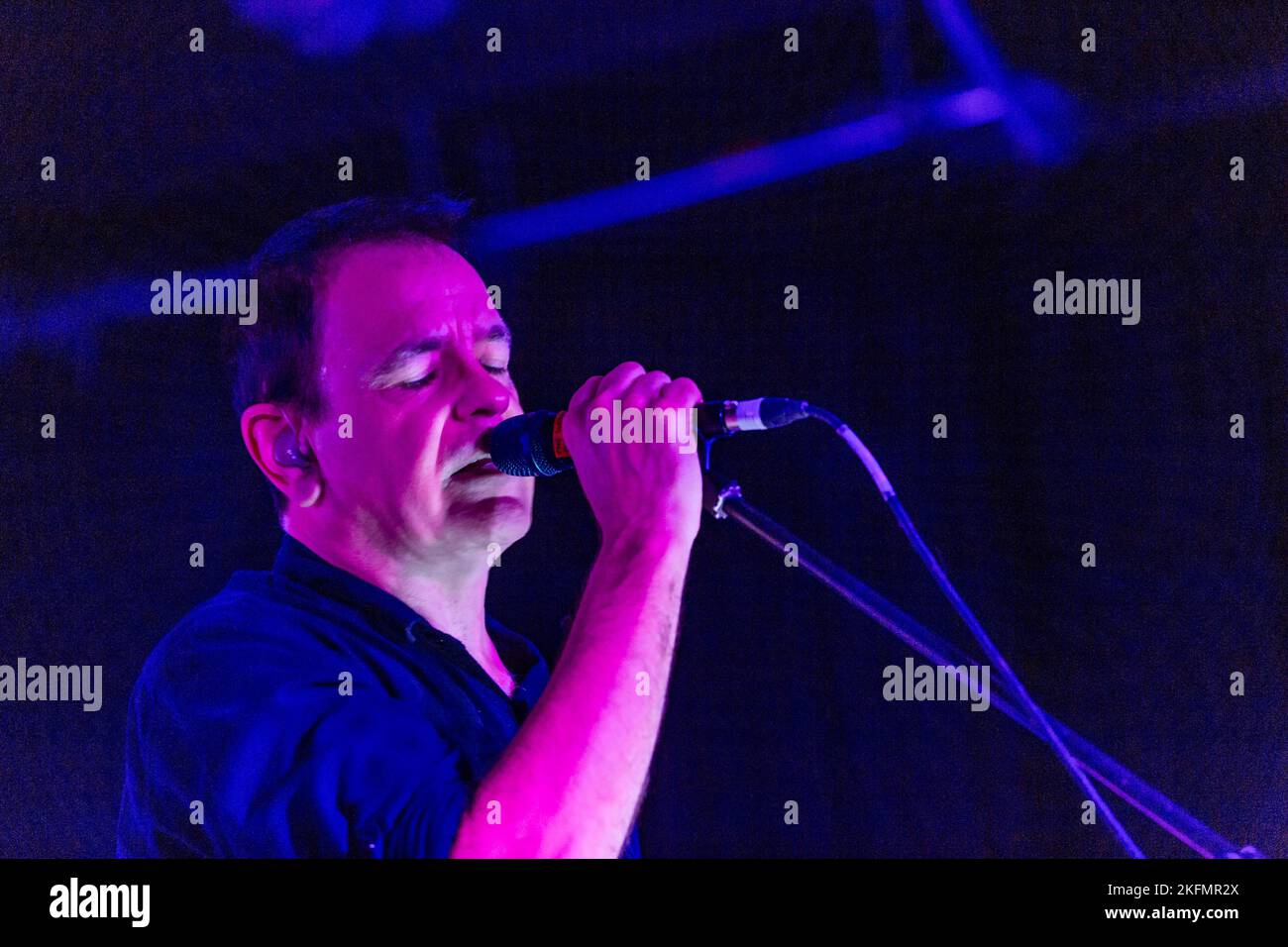 David Gedge chanteur avec le cadeau de mariage - en concert à l'Aquarium, Lowestoft, Suffolk - le 9 décembre 2016 Banque D'Images David Gedge chanteur avec le cadeau de mariage - en concert à l'Aquarium, Lowestoft, Suffolk - le 9 décembre 2016 Banque D'Images