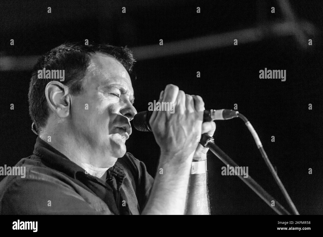 David Gedge chanteur avec le cadeau de mariage - en concert à l'Aquarium, Lowestoft, Suffolk - le 9 décembre 2016 Banque D'Images