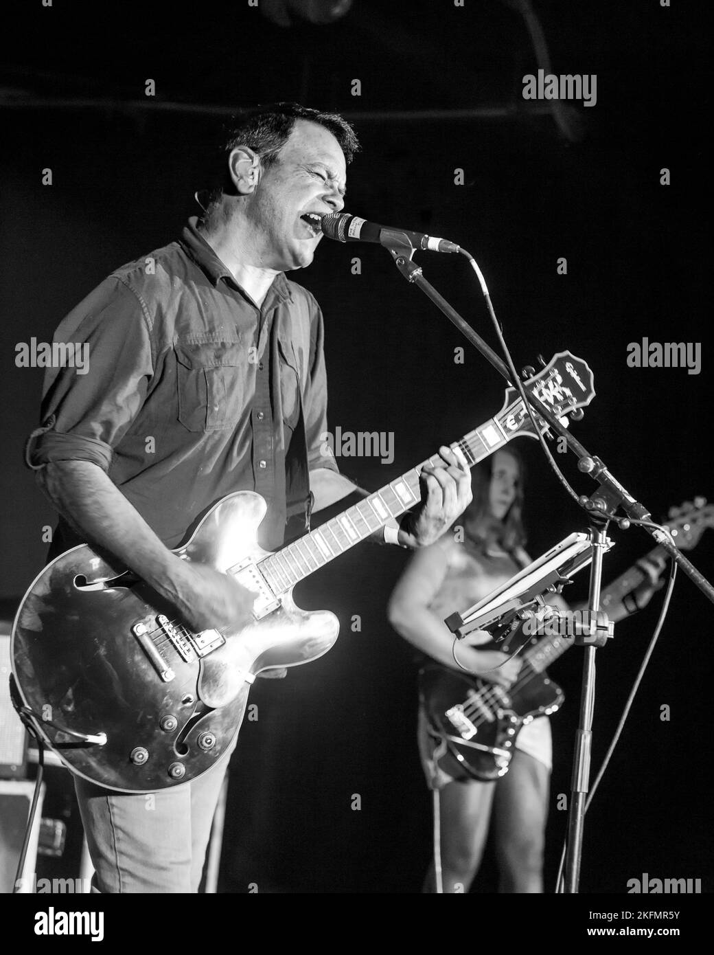 David Gedge chanteur avec le cadeau de mariage - en concert à l'Aquarium, Lowestoft, Suffolk - le 9 décembre 2016 Banque D'Images David Gedge chanteur avec le cadeau de mariage - en concert à l'Aquarium, Lowestoft, Suffolk - le 9 décembre 2016 Banque D'Images