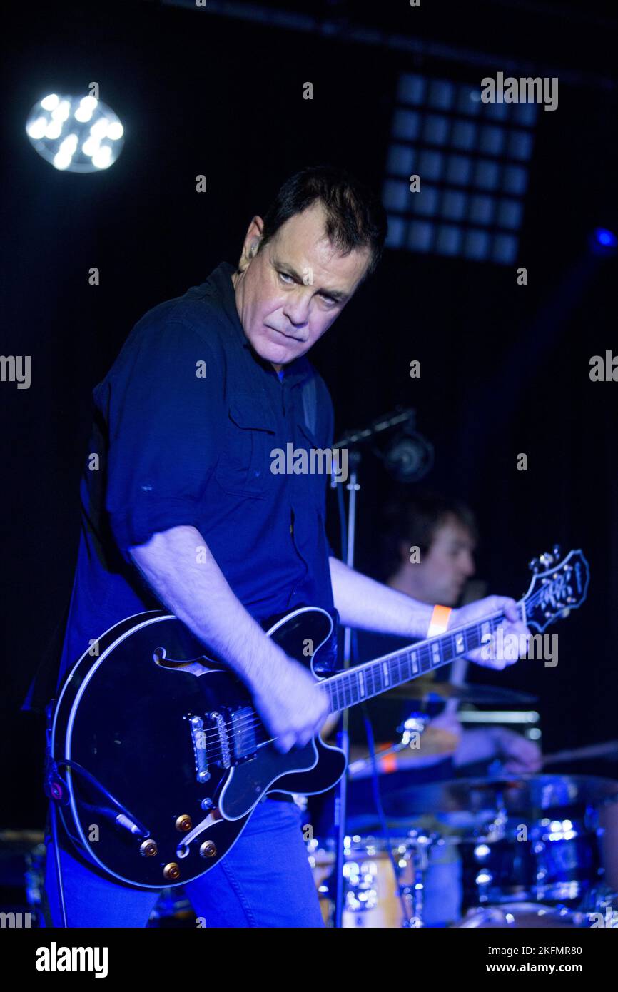 David Gedge chanteur avec le cadeau de mariage - en concert à l'Aquarium, Lowestoft, Suffolk - le 9 décembre 2016 Banque D'Images David Gedge chanteur avec le cadeau de mariage - en concert à l'Aquarium, Lowestoft, Suffolk - le 9 décembre 2016 Banque D'Images