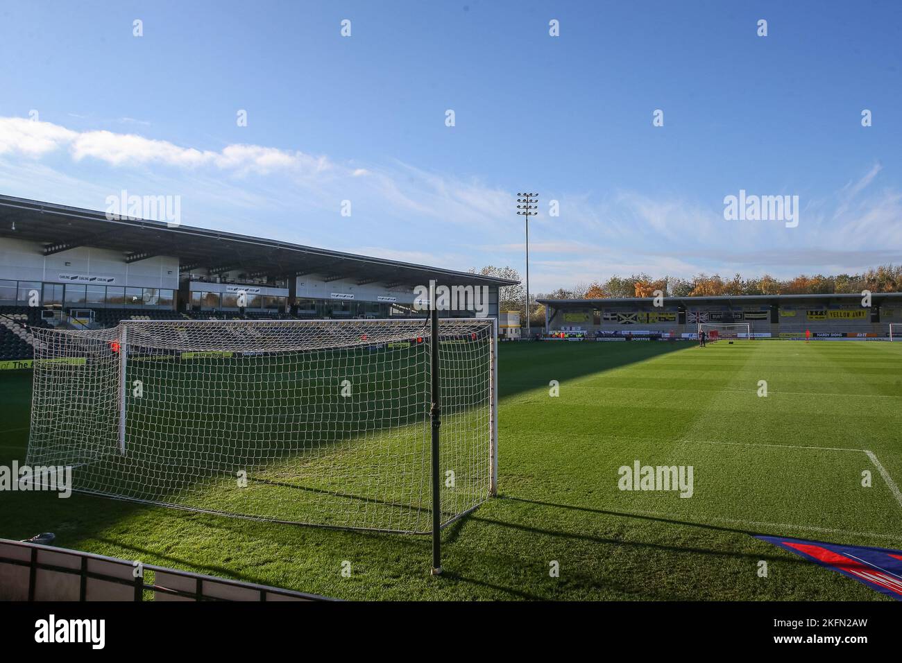 Vue générale de l'intérieur du stade Pirelli, stade de Burton Albion en amont du match de la Sky Bet League 1 Burton Albion vs Plymouth Argyle au stade Pirelli, Burton Upon Trent, Royaume-Uni, 19th novembre 2022 (photo de Gareth Evans/News Images) Banque D'Images