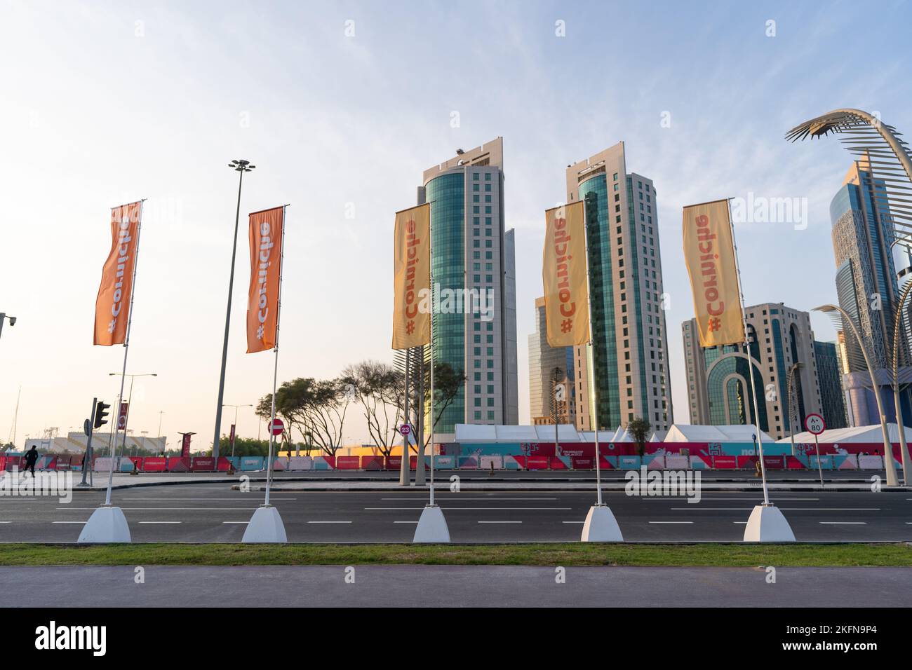 Drapeaux publicitaires de la coupe du monde de la FIFA Qatar 2022 à Doha, Qatar. Banque D'Images