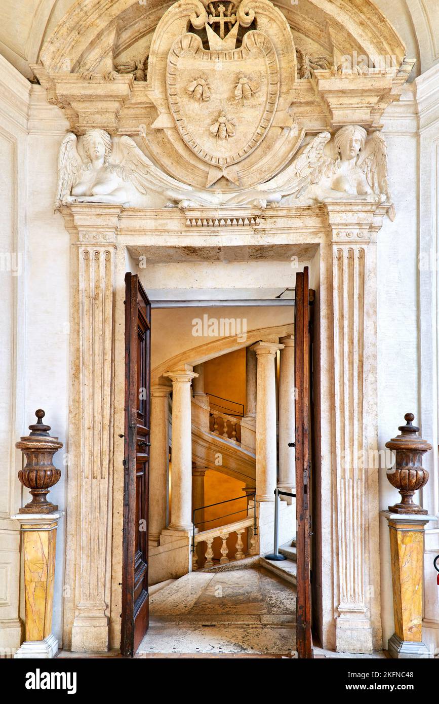 Rome Lazio Italie. La Galleria Nazionale d'Arte Antica ou la Galerie nationale d'Art ancien, un musée d'art du Palazzo Barberini. Les escaliers hélicoïdaux Banque D'Images