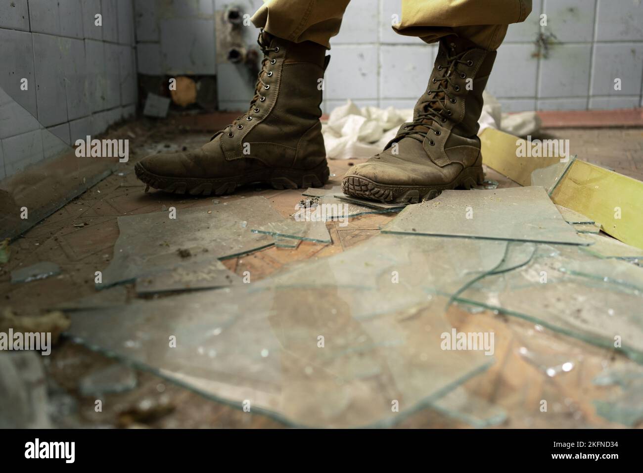 Vieilles chaussures militaires Banque de photographies et d'images à haute  résolution - Alamy