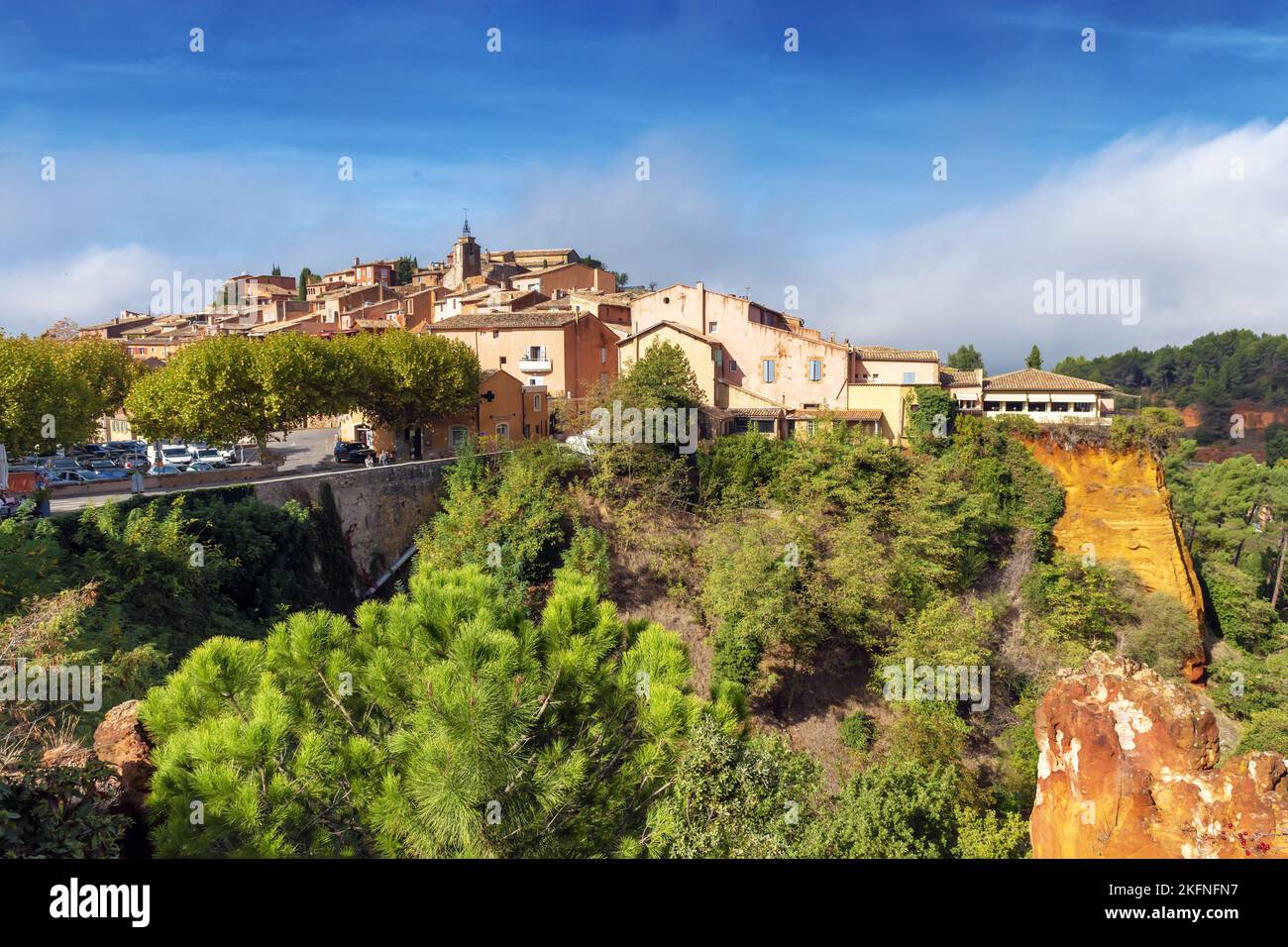 'Roussillon' est une commune française, située dans le département du Vaucluse et la région Provence-Alpes-Côte d'Azur. Banque D'Images