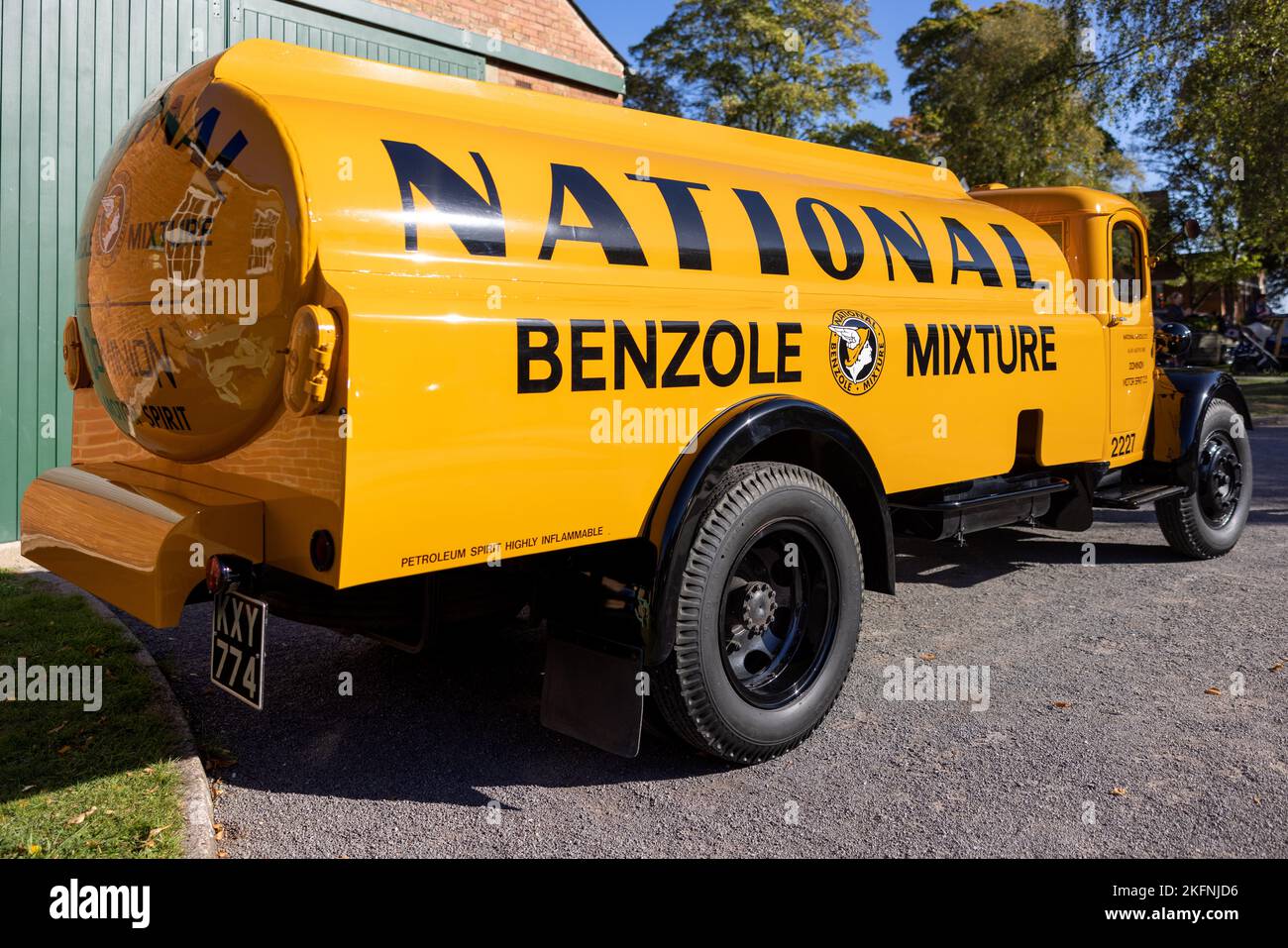 1950 Austin K4 Tanker Pétrol ‘KXY 774’ exposé au Scramble d’octobre qui s’est tenu au Bicester Heritage Centre le 9th octobre 2022 Banque D'Images