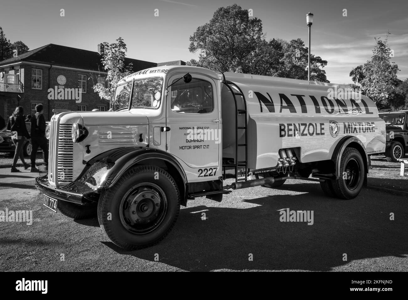 1950 Austin K4 Tanker Pétrol ‘KXY 774’ exposé au Scramble d’octobre qui s’est tenu au Bicester Heritage Centre le 9th octobre 2022 Banque D'Images