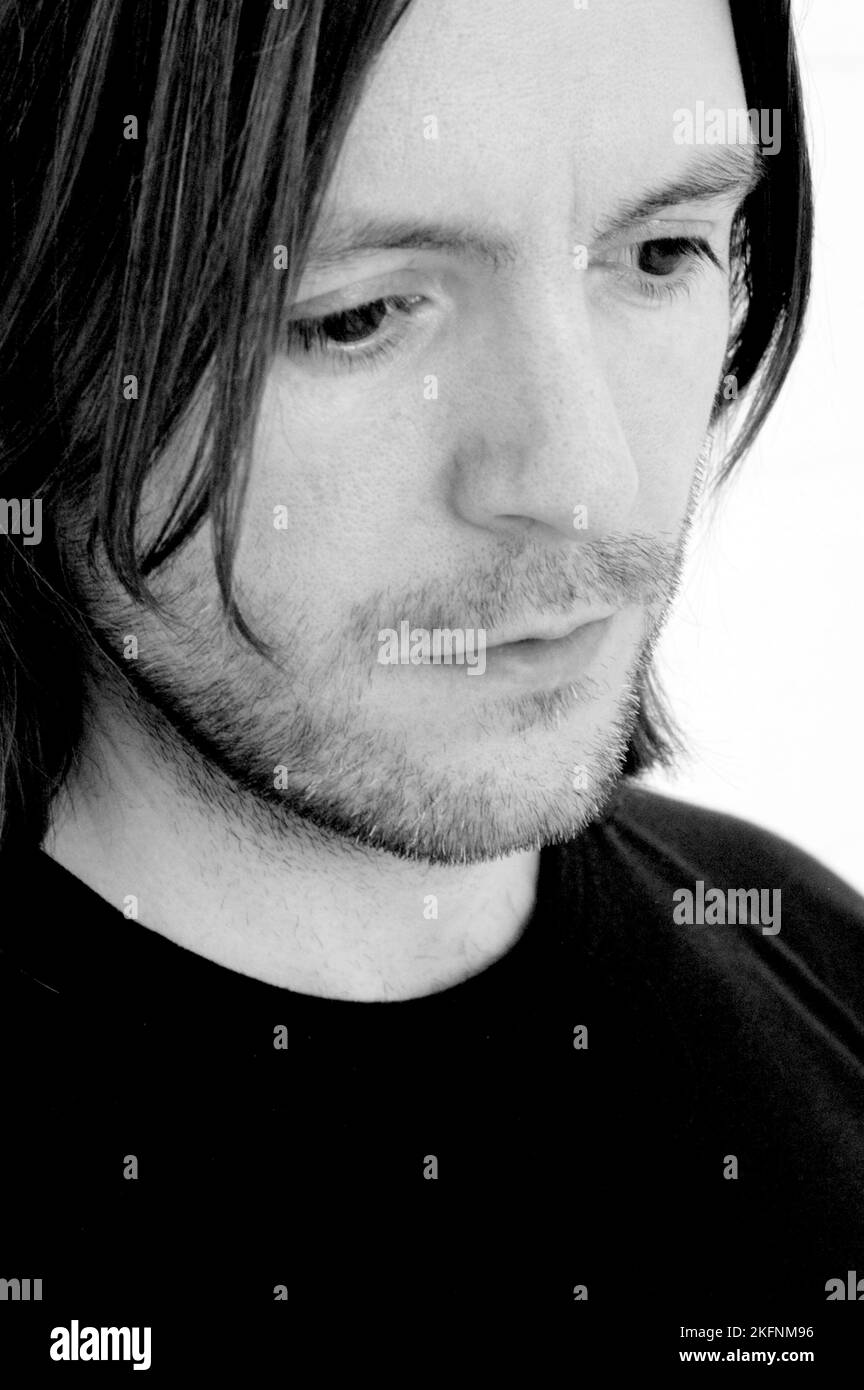 CHIMPANA, PORTRAIT, 2005 : le groupe de rock prog CHIMPANA – parfois appelé Chimpan A – photographié à la Pop Factory de Porth, dans le sud du pays de Galles, le 5 février 2005. Photo : ROB WATKINS. INFO : CHIMPAN A est un projet parallèle de ROBERT REED, claviériste du groupe Neo-Prog MAGENTA avec le chanteur Steve BALSAMO (qui figure également sur la comédie musicale PoE d'Eric WOOLFSON), et le guitariste Rob THOMPSON du groupe Gallois alt-folk/country rock, THE STORYS. Banque D'Images