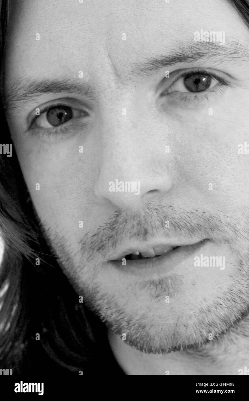 CHIMPANA, PORTRAIT, 2005 : le groupe de rock prog CHIMPANA – parfois appelé Chimpan A – photographié à la Pop Factory de Porth, dans le sud du pays de Galles, le 5 février 2005. Photo : ROB WATKINS. INFO : CHIMPAN A est un projet parallèle de ROBERT REED, claviériste du groupe Neo-Prog MAGENTA avec le chanteur Steve BALSAMO (qui figure également sur la comédie musicale PoE d'Eric WOOLFSON), et le guitariste Rob THOMPSON du groupe Gallois alt-folk/country rock, THE STORYS. Banque D'Images