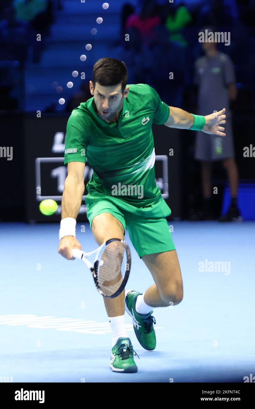 Novak Djokovic de Serbie contrôle le ballon lors de la demi-finale rencontre de célibataires entre Novak Djokovic de Serbie et Taylor Fritz des Etats-Unis le septième jour des finales du Tour mondial de l'ATP de Nitto à Pala Alpitour sur 19 novembre 2022 à Turin, Italie Banque D'Images Novak Djokovic de Serbie contrôle le ballon lors de la demi-finale rencontre de célibataires entre Novak Djokovic de Serbie et Taylor Fritz des Etats-Unis le septième jour des finales du Tour mondial de l'ATP de Nitto à Pala Alpitour sur 19 novembre 2022 à Turin, Italie Banque D'Images