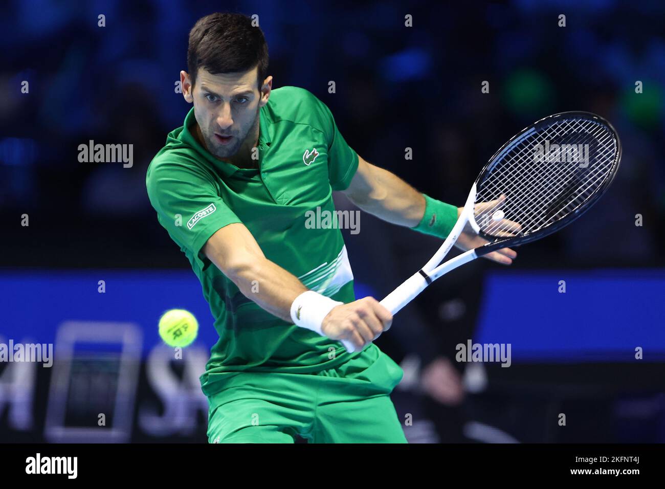 Novak Djokovic de Serbie contrôle le ballon lors de la demi-finale rencontre de célibataires entre Novak Djokovic de Serbie et Taylor Fritz des Etats-Unis le septième jour des finales du Tour mondial de l'ATP de Nitto à Pala Alpitour sur 19 novembre 2022 à Turin, Italie Banque D'Images Novak Djokovic de Serbie contrôle le ballon lors de la demi-finale rencontre de célibataires entre Novak Djokovic de Serbie et Taylor Fritz des Etats-Unis le septième jour des finales du Tour mondial de l'ATP de Nitto à Pala Alpitour sur 19 novembre 2022 à Turin, Italie Banque D'Images