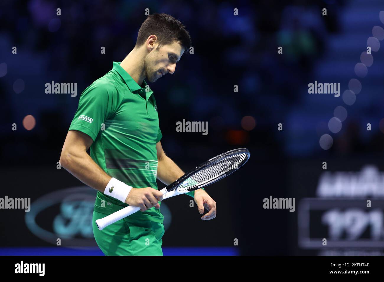 Novak Djokovic de Serbie gestes pendant le match semi-final des célibataires entre Novak Djokovic de Serbie et Taylor Fritz des Etats-Unis le septième jour des finales du Tour mondial de l'ATP de Nitto à Pala Alpitour sur 19 novembre 2022 à Turin, Italie Banque D'Images Novak Djokovic de Serbie gestes pendant le match semi-final des célibataires entre Novak Djokovic de Serbie et Taylor Fritz des Etats-Unis le septième jour des finales du Tour mondial de l'ATP de Nitto à Pala Alpitour sur 19 novembre 2022 à Turin, Italie Banque D'Images