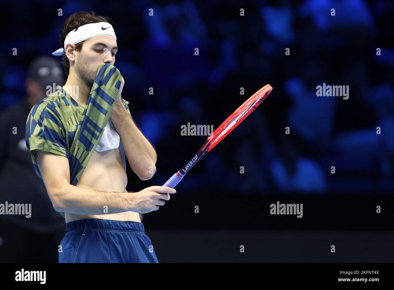 Taylor Fritz des États-Unis semble abattu lors de la demi-finale du match des célibataires entre Novak Djokovic de Serbie et Taylor Fritz des États-Unis le septième jour des finales du Tour mondial de l'ATP de Nitto à Pala Alpitour sur 19 novembre 2022 à Turin, Italie Banque D'Images Taylor Fritz des États-Unis semble abattu lors de la demi-finale du match des célibataires entre Novak Djokovic de Serbie et Taylor Fritz des États-Unis le septième jour des finales du Tour mondial de l'ATP de Nitto à Pala Alpitour sur 19 novembre 2022 à Turin, Italie Banque D'Images
