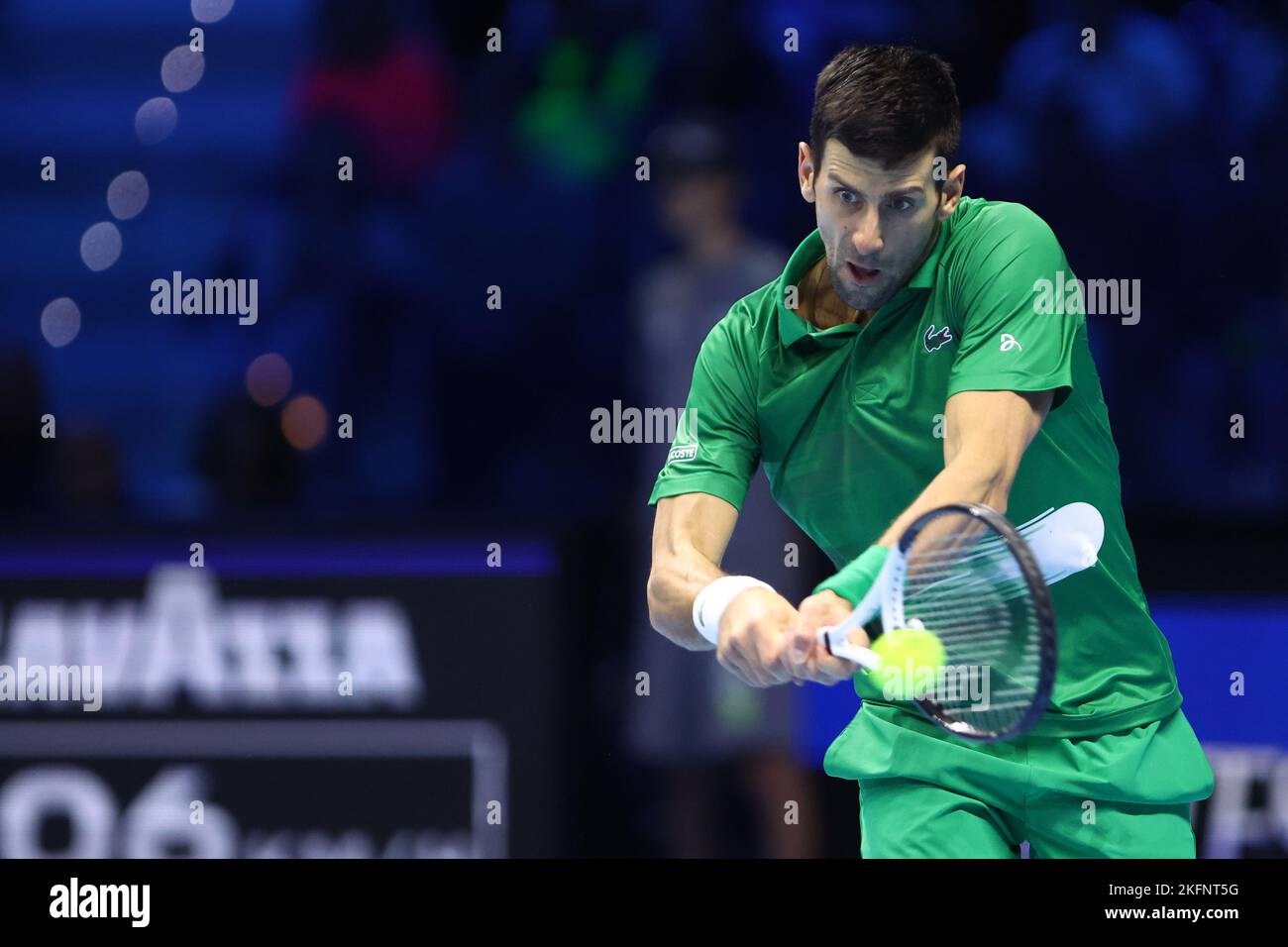 Novak Djokovic de Serbie contrôle le ballon lors de la demi-finale rencontre de célibataires entre Novak Djokovic de Serbie et Taylor Fritz des Etats-Unis le septième jour des finales du Tour mondial de l'ATP de Nitto à Pala Alpitour sur 19 novembre 2022 à Turin, Italie Banque D'Images Novak Djokovic de Serbie contrôle le ballon lors de la demi-finale rencontre de célibataires entre Novak Djokovic de Serbie et Taylor Fritz des Etats-Unis le septième jour des finales du Tour mondial de l'ATP de Nitto à Pala Alpitour sur 19 novembre 2022 à Turin, Italie Banque D'Images