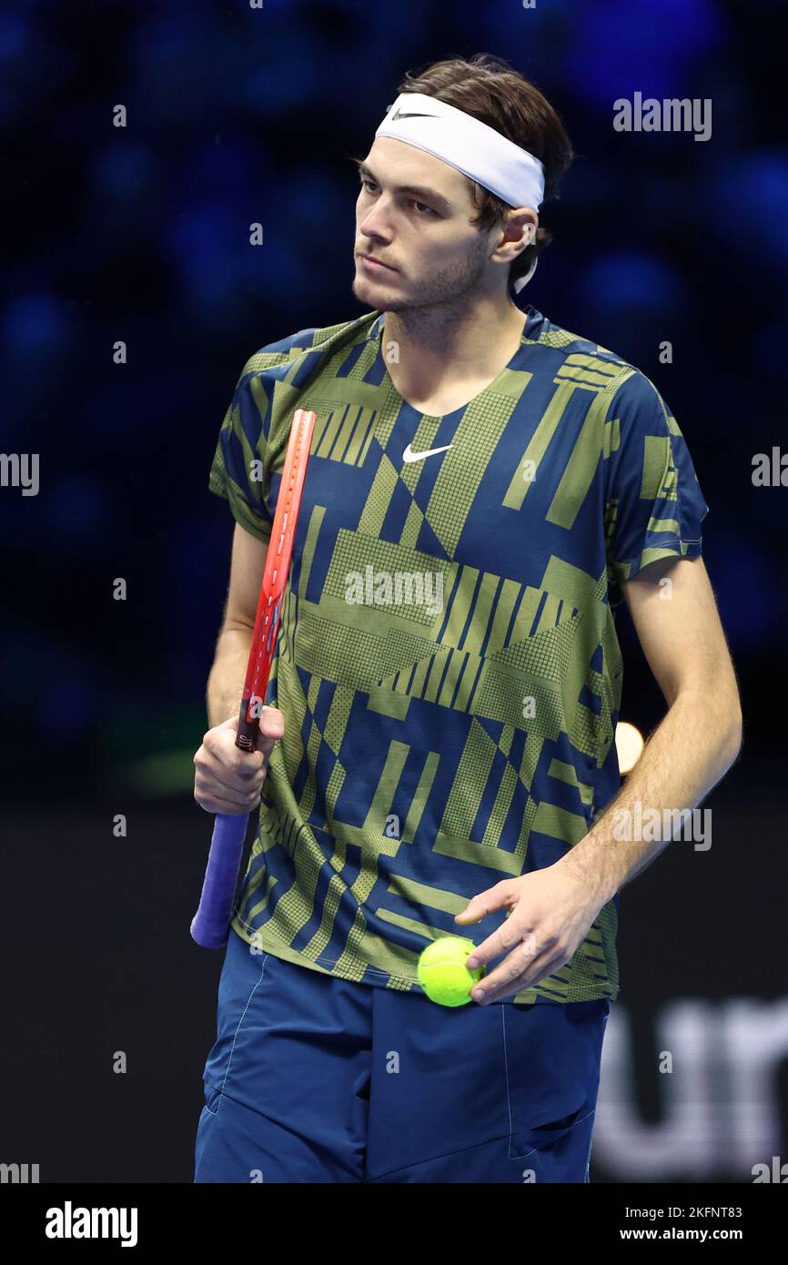 Taylor Fritz des États-Unis semble abattu lors de la demi-finale du match des célibataires entre Novak Djokovic de Serbie et Taylor Fritz des États-Unis le septième jour des finales du Tour mondial de l'ATP de Nitto à Pala Alpitour sur 19 novembre 2022 à Turin, Italie Banque D'Images Taylor Fritz des États-Unis semble abattu lors de la demi-finale du match des célibataires entre Novak Djokovic de Serbie et Taylor Fritz des États-Unis le septième jour des finales du Tour mondial de l'ATP de Nitto à Pala Alpitour sur 19 novembre 2022 à Turin, Italie Banque D'Images