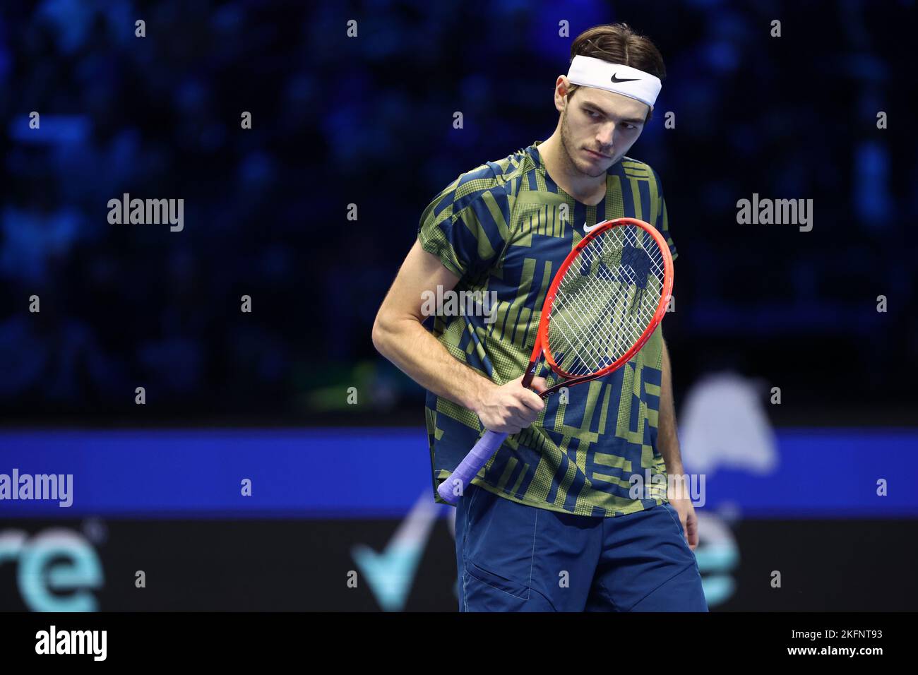 Taylor Fritz des États-Unis semble abattu lors de la demi-finale du match des célibataires entre Novak Djokovic de Serbie et Taylor Fritz des États-Unis le septième jour des finales du Tour mondial de l'ATP de Nitto à Pala Alpitour sur 19 novembre 2022 à Turin, Italie Banque D'Images Taylor Fritz des États-Unis semble abattu lors de la demi-finale du match des célibataires entre Novak Djokovic de Serbie et Taylor Fritz des États-Unis le septième jour des finales du Tour mondial de l'ATP de Nitto à Pala Alpitour sur 19 novembre 2022 à Turin, Italie Banque D'Images