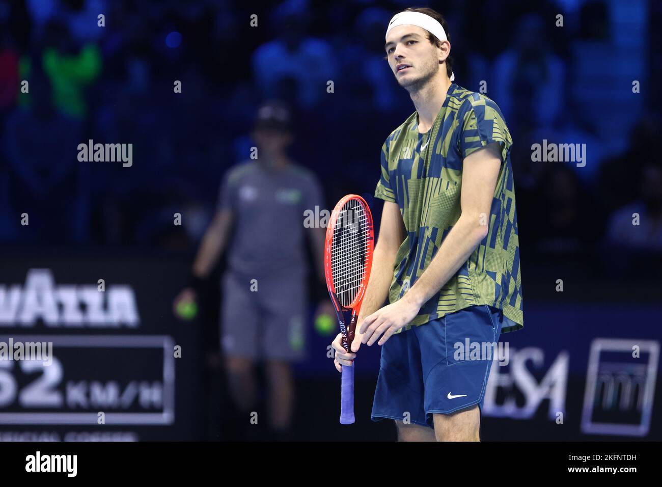 Taylor Fritz des États-Unis semble abattu lors de la demi-finale du match des célibataires entre Novak Djokovic de Serbie et Taylor Fritz des États-Unis le septième jour des finales du Tour mondial de l'ATP de Nitto à Pala Alpitour sur 19 novembre 2022 à Turin, Italie Banque D'Images Taylor Fritz des États-Unis semble abattu lors de la demi-finale du match des célibataires entre Novak Djokovic de Serbie et Taylor Fritz des États-Unis le septième jour des finales du Tour mondial de l'ATP de Nitto à Pala Alpitour sur 19 novembre 2022 à Turin, Italie Banque D'Images